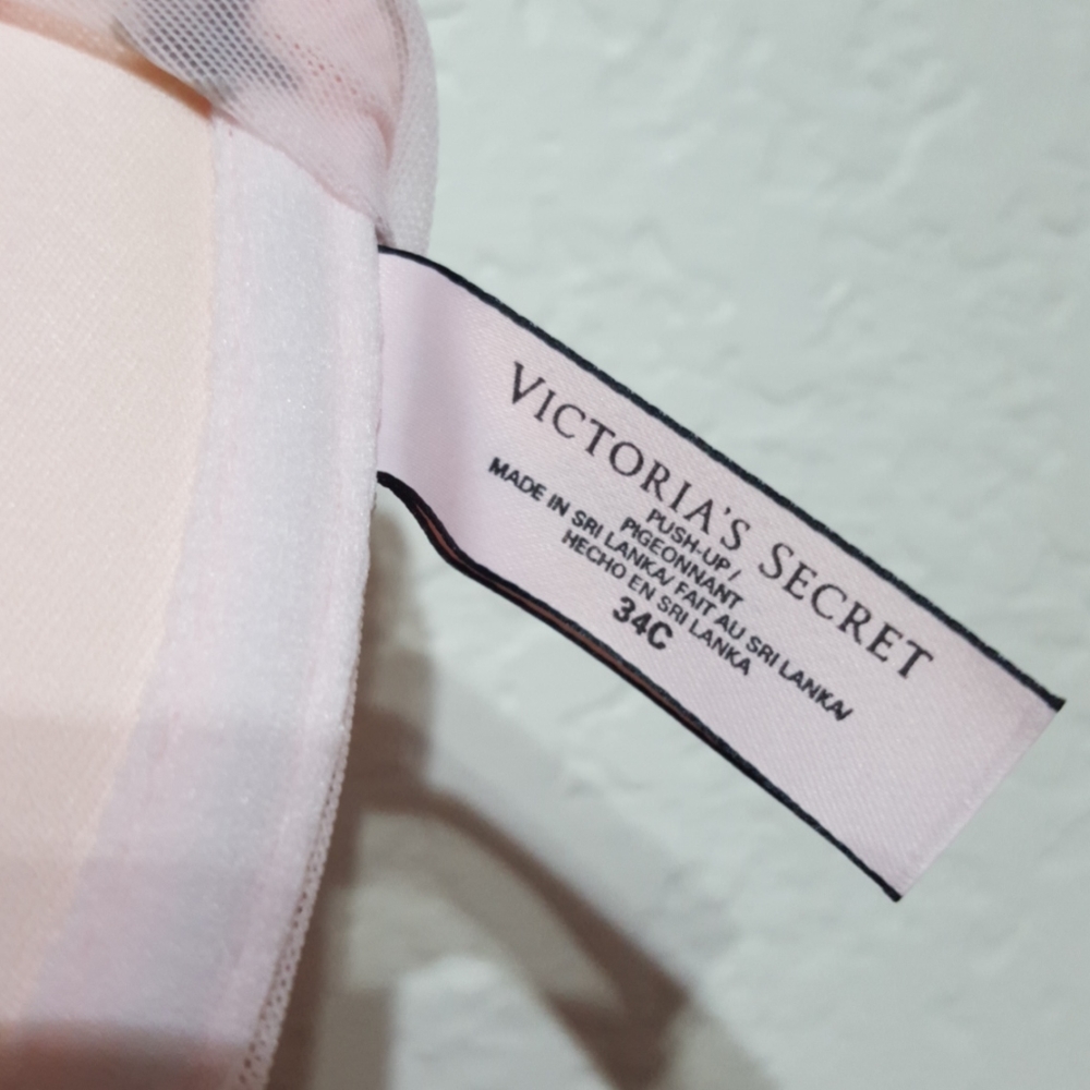 Victoria's secret star front close push up 34C - Picture 4 of 7